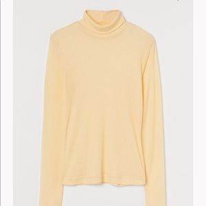 H&M Cropped Yellow Turtleneck